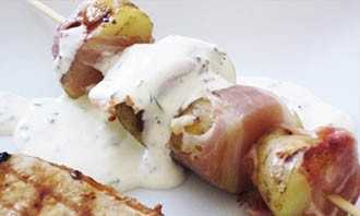 Brochettes de pommes de terre et bacon