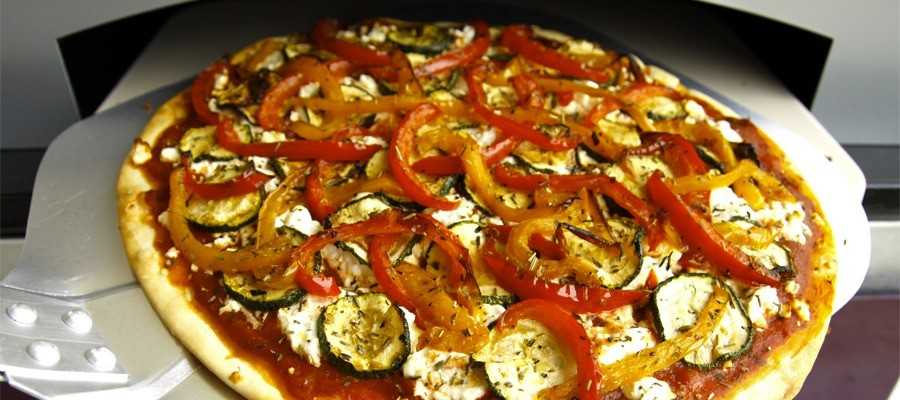 Pizza aux légumes du soleil et à la ricotta