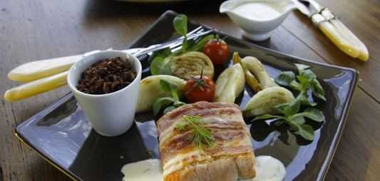 Pavés de saumon à l'aneth et au lard fumé