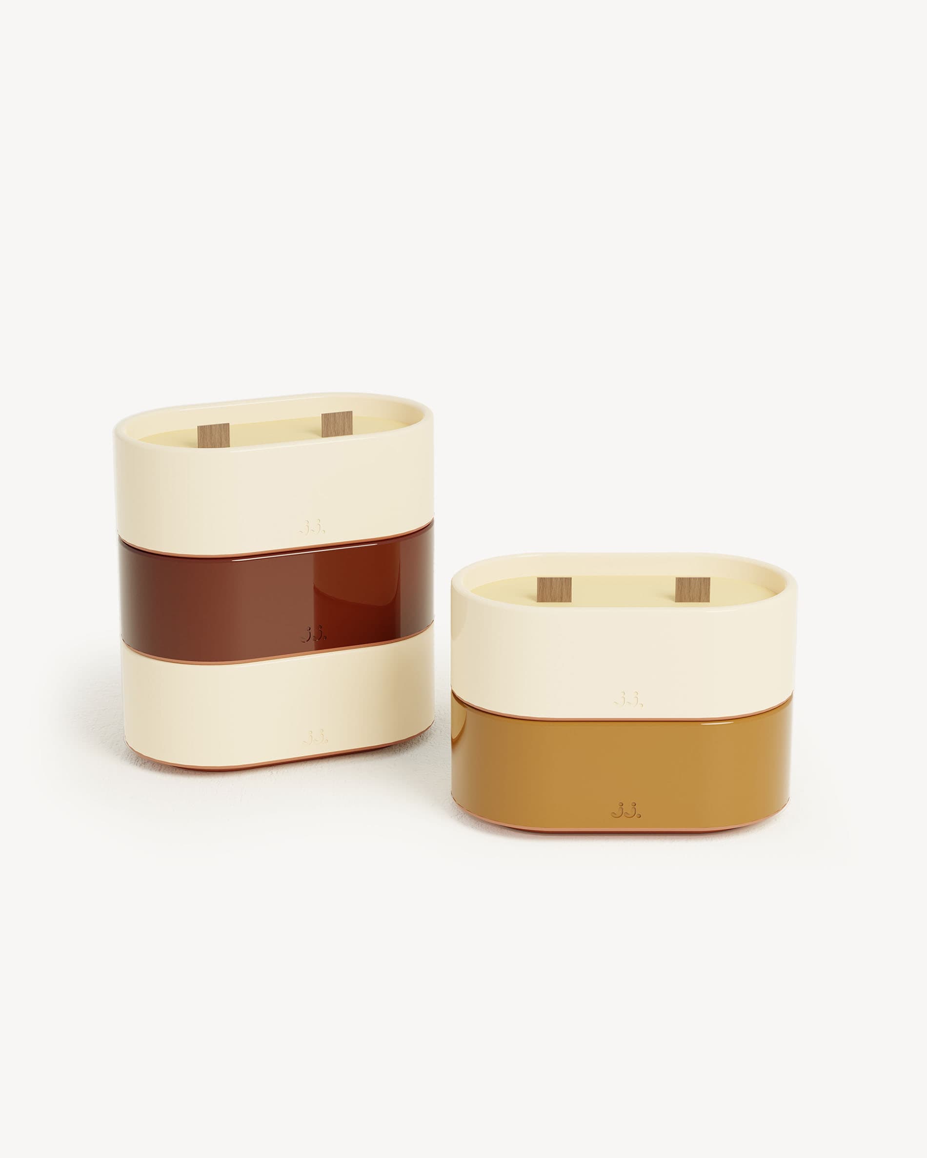 Totem-Kerze S aus zweifarbiger Keramik in Beige-Ivory und Oxidrot, mit Zitronelladuft und Geraniennoten.