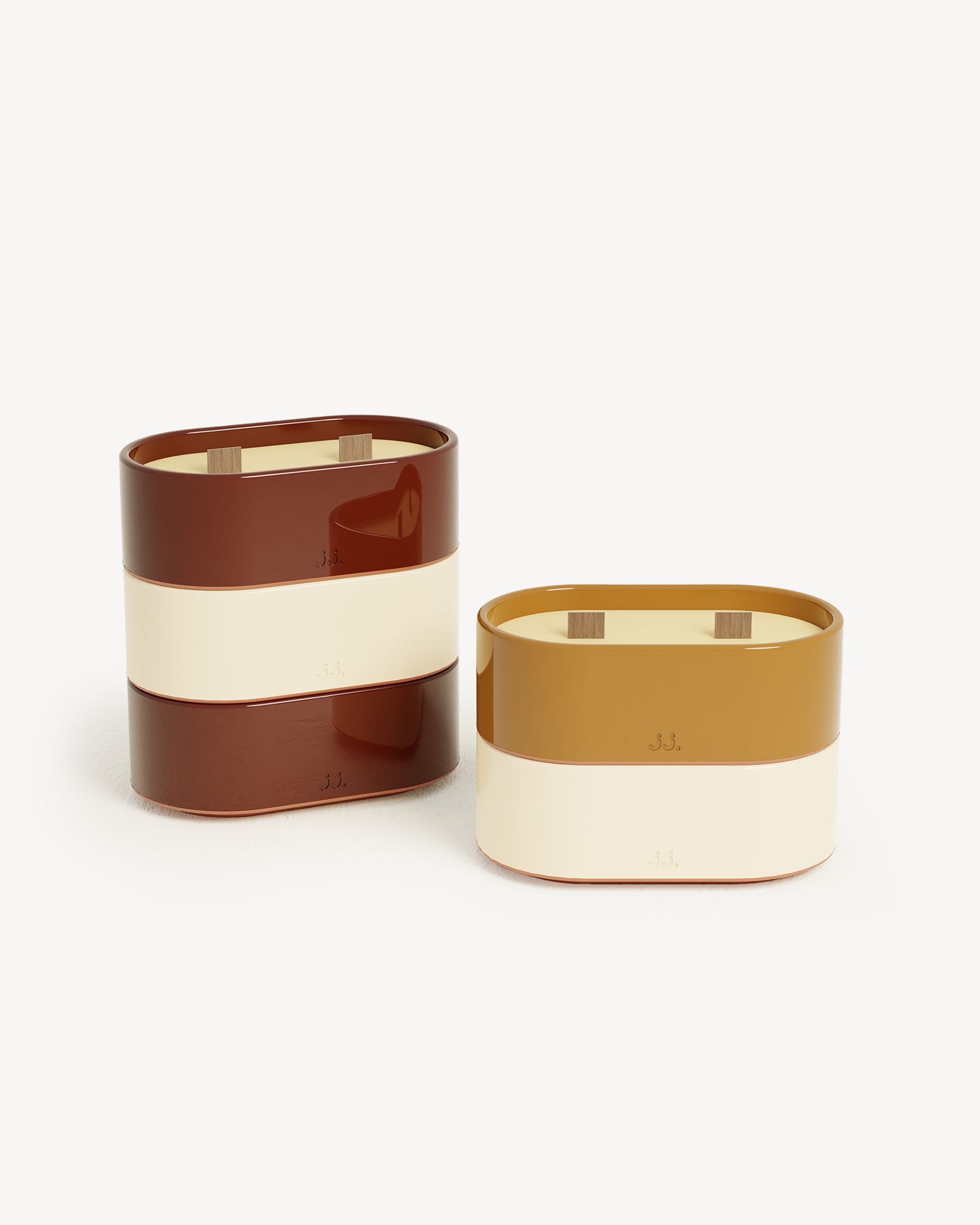 Totem-Kerze Größe L aus zweifarbiger Keramik in Elfenbeinbeige und Siena-Braun, mit Zitronelladuft und Orangenblütennoten.