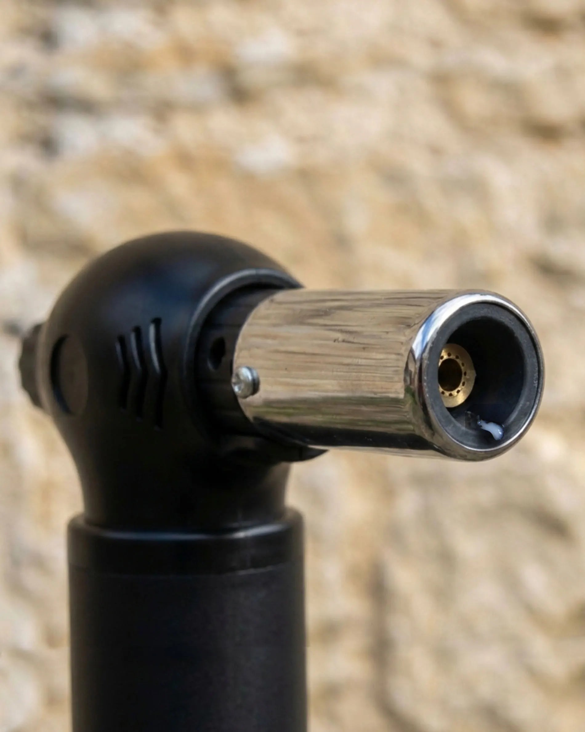 Spitze des Kokko-Gasbrenners zum Anzünden von Kohle und Holz