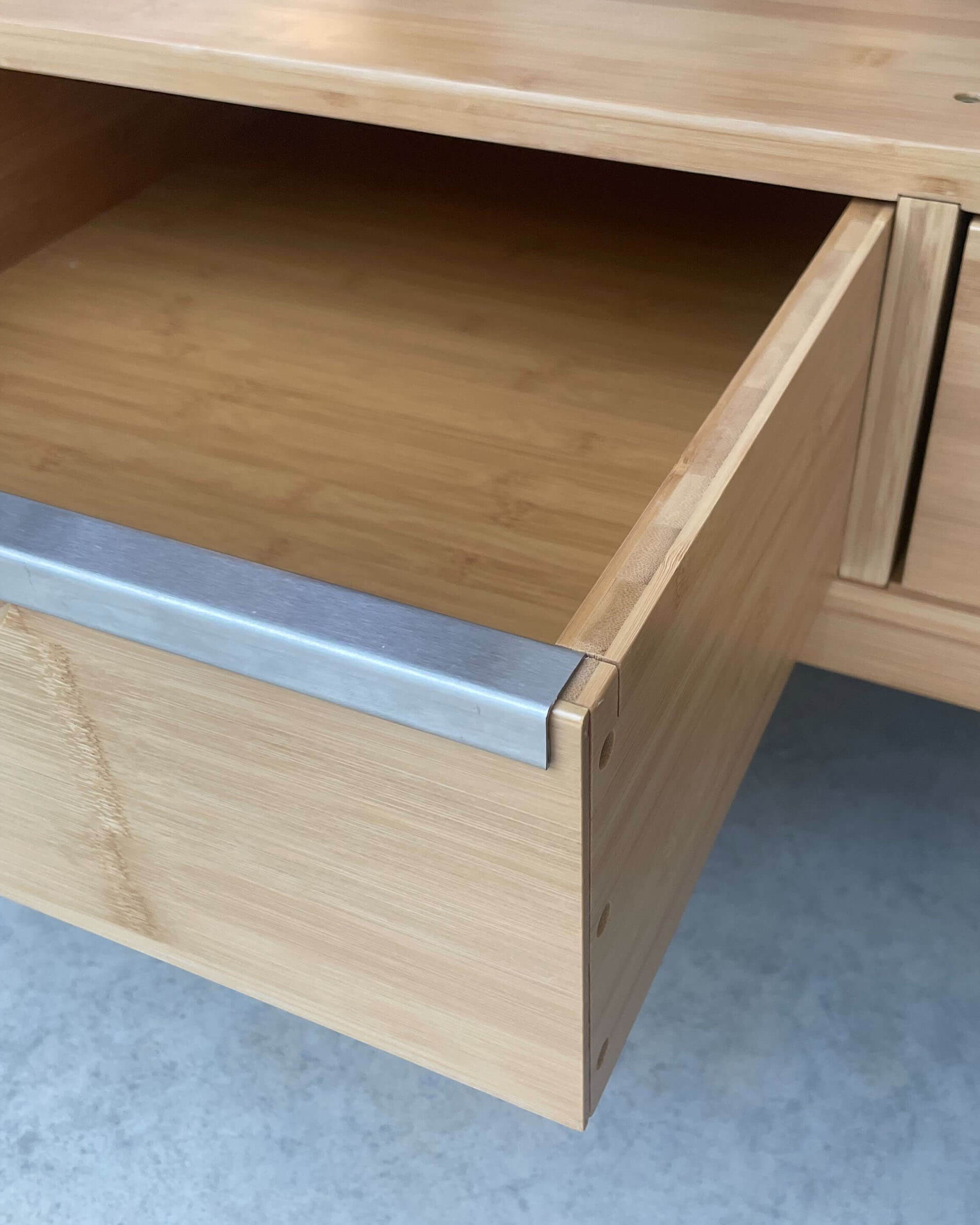 Holzrollwagen mit Schubladen