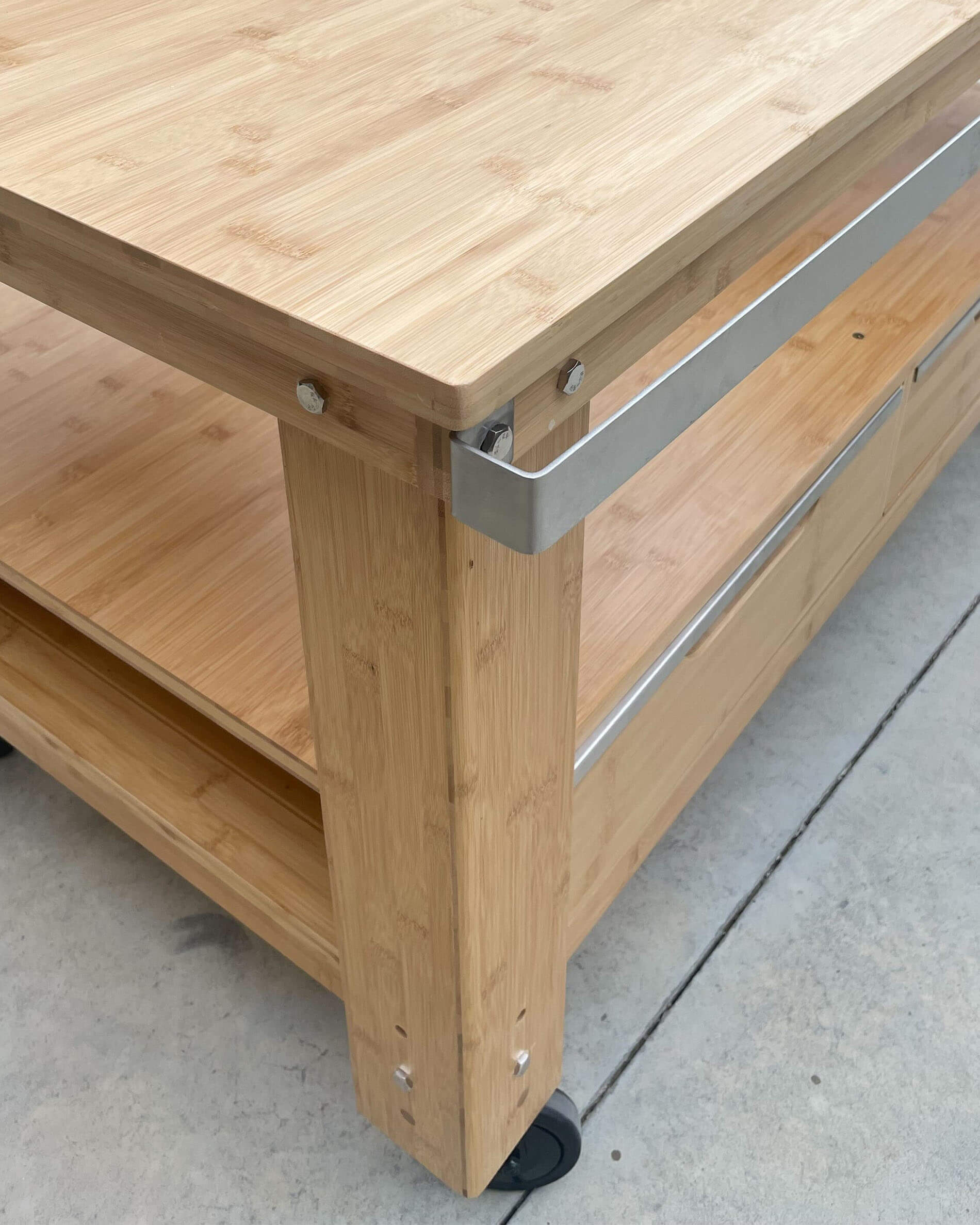 Holz-Chariot mit Schubladen