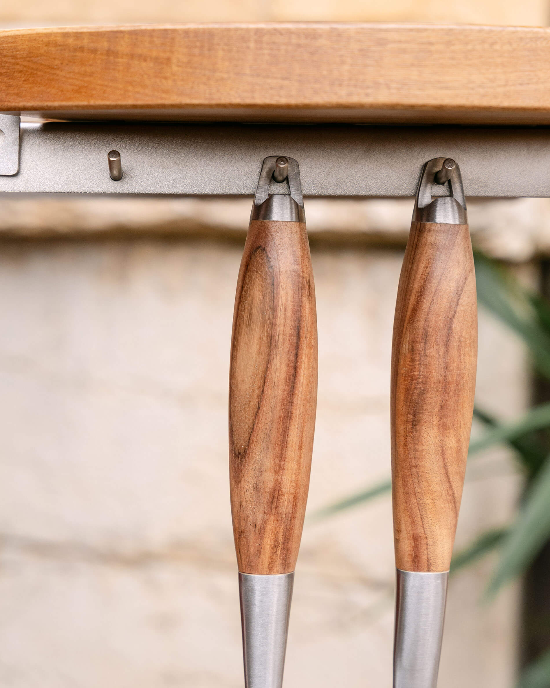 Edelstahl- und Akazienholz-Utensilien