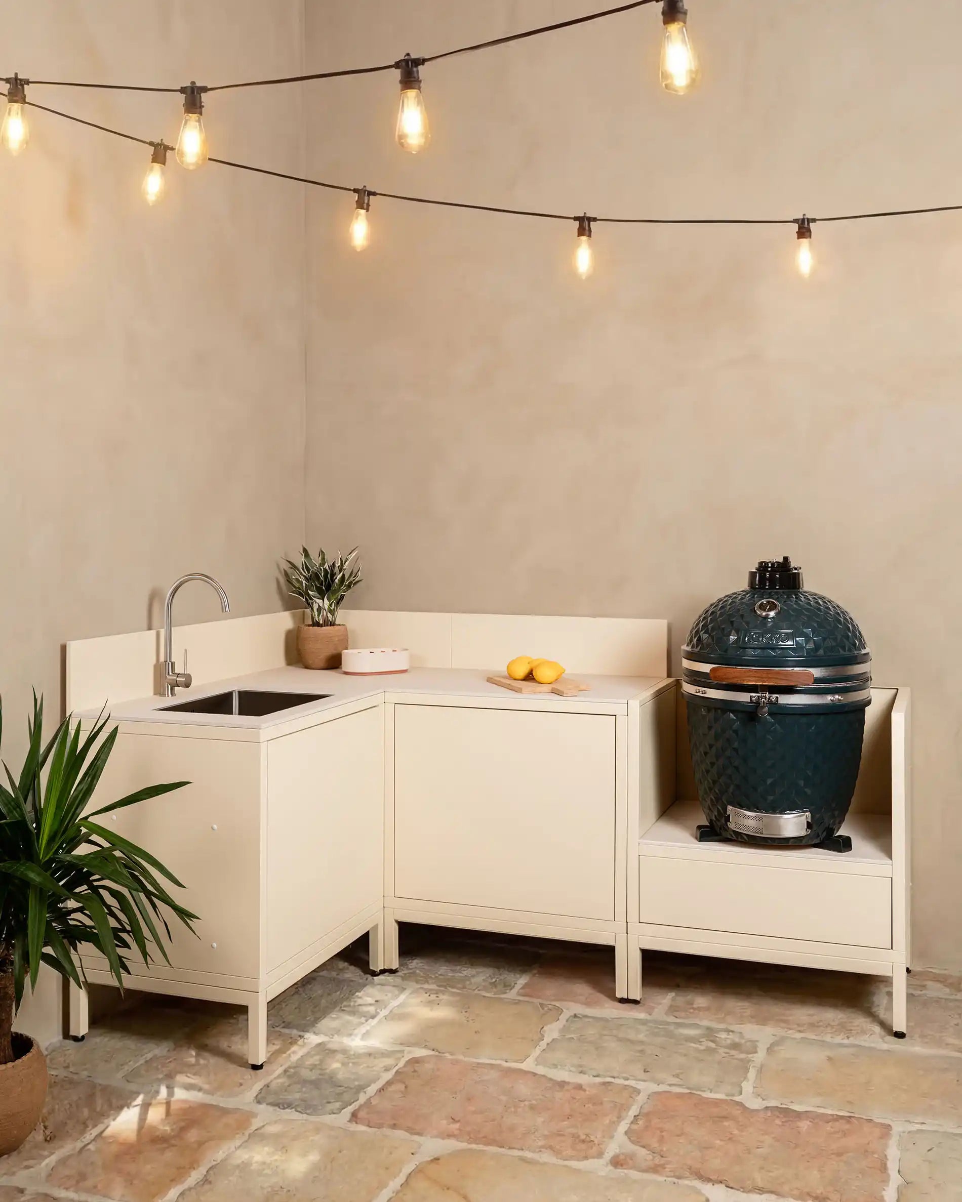 Cuisine d’extérieur PILOTIS – 4 modules, évier inox & module d’angle pour Kokko