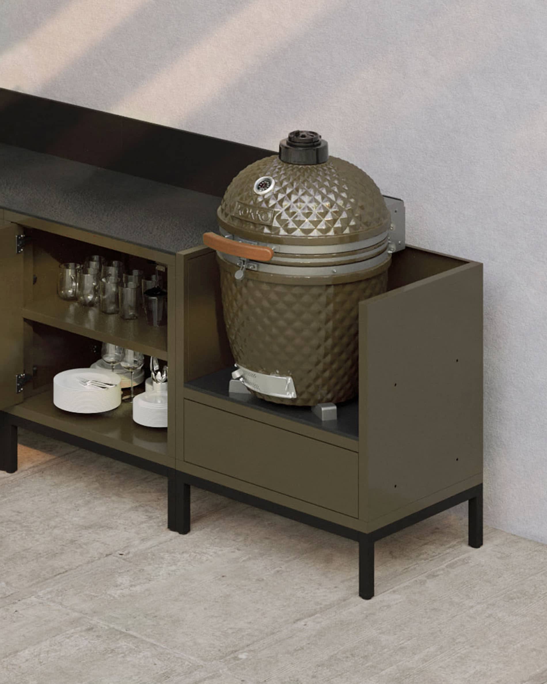 Ensemble de bougies Totem S en céramique multicolore : vert d’eau citronnelle & eucalyptus, bleu marine citronnelle & sel de mer, rouge oxyde citronnelle & géranium, brun terre de sienne citronnelle & fleur d’oranger, beige ivoire citronnelle & citron.