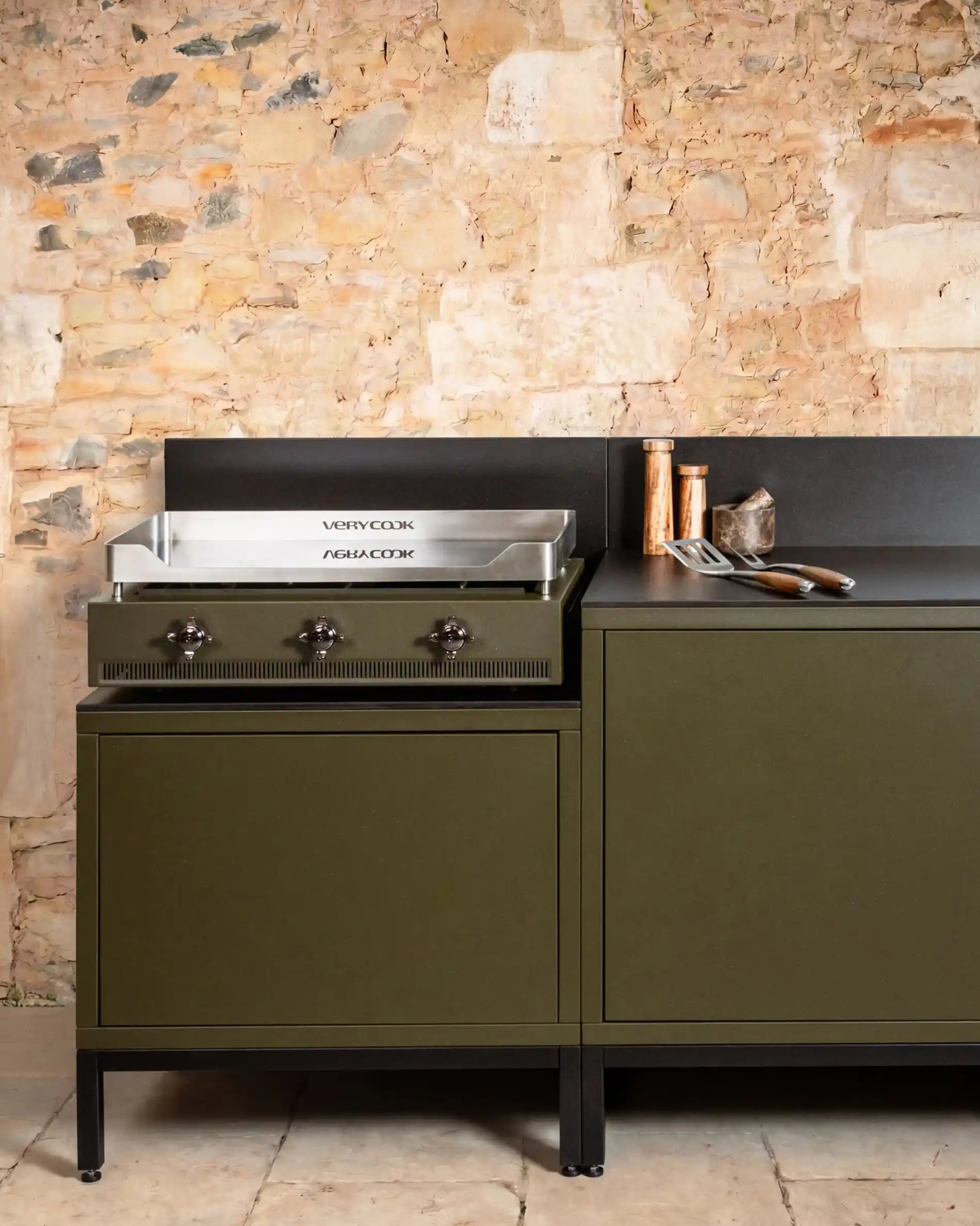Kokko Outdoor-Küche olive mit integrierter Plancha