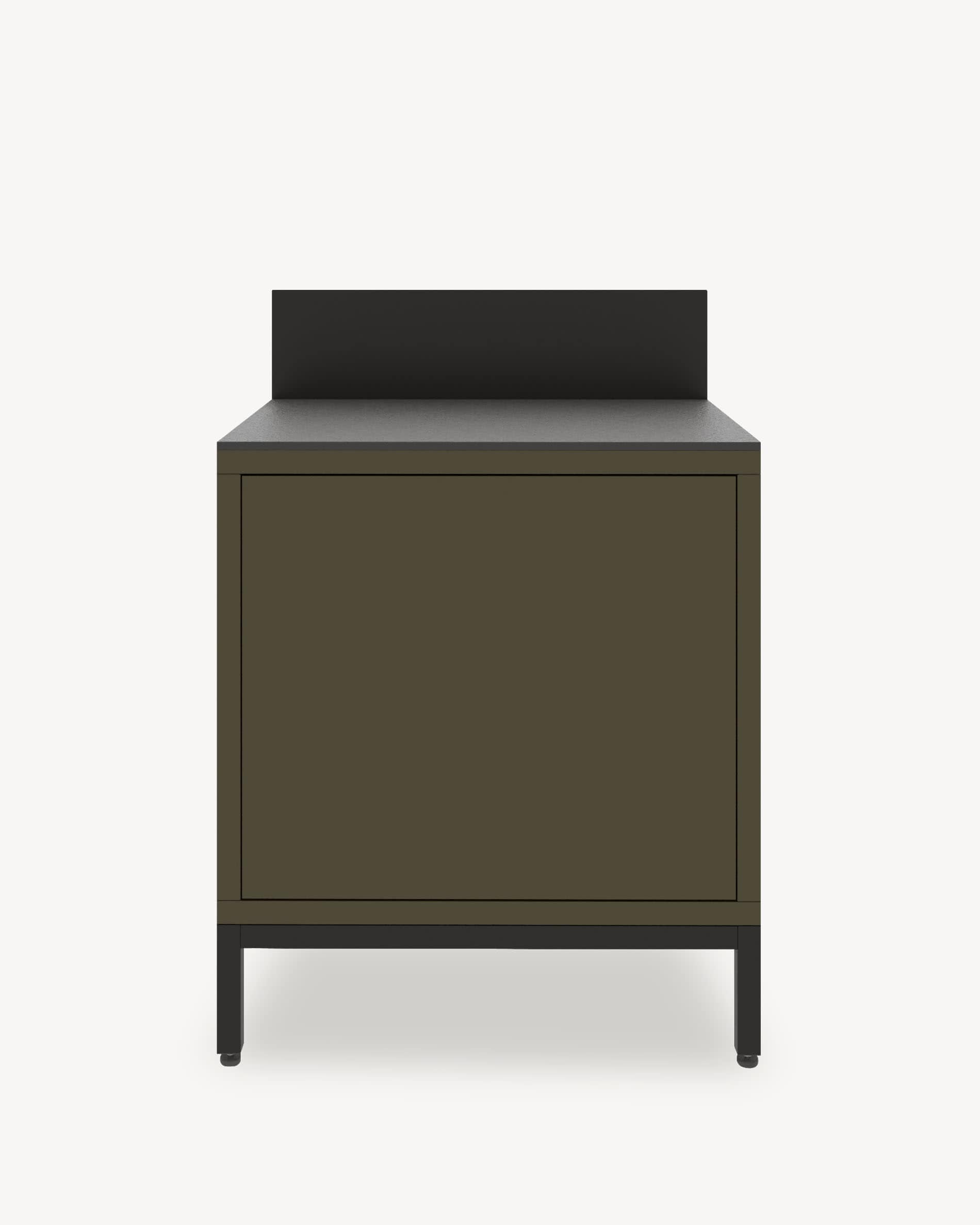 Module de cuisine pilotis avec rangement fermé, façade coloris olive, plan de travail sombre et crédence intégrée.